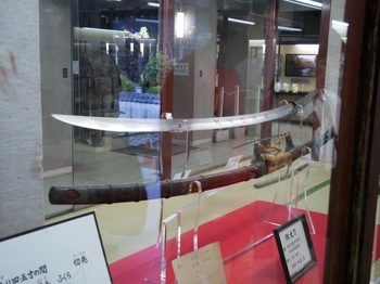城内展示の日本刀.jpg