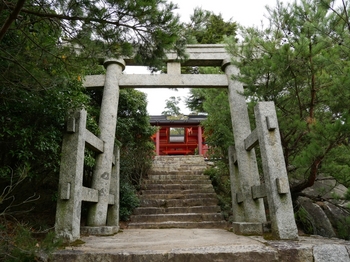 御山神社の鳥居.jpg