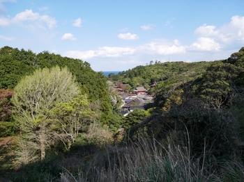 道中から見た日御碕神社.jpg